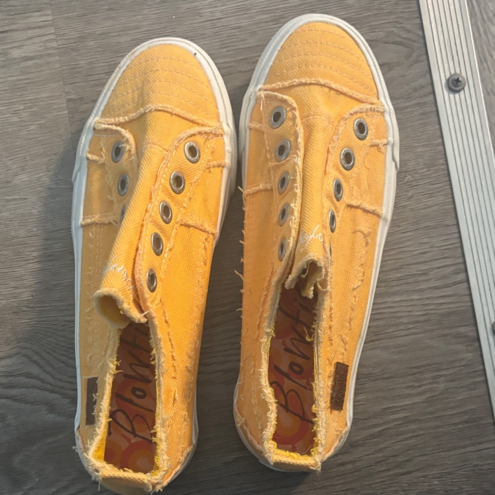 Blowfish Women's Yellow Canvas Slip-On Flats